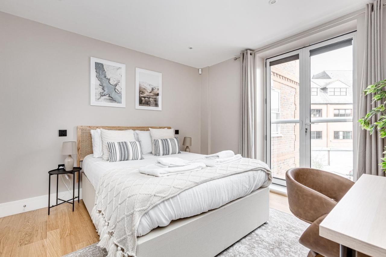Charming 1 Bedroom Apt , Town Centre, Wifi, Free Parking By Tent Serviced Apartments Staines-upon-Thames Luaran gambar